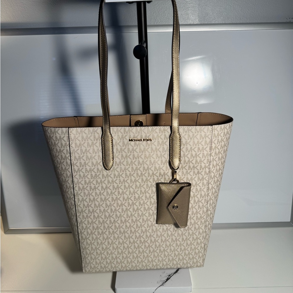 Michael Kors - NWT - Signature Pale Gold and Cream Large Tote